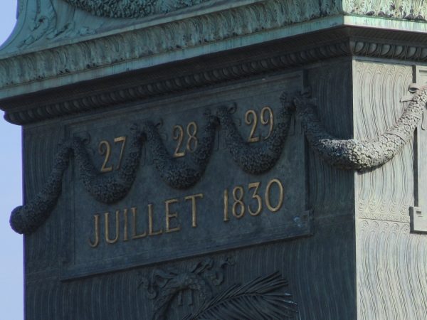 Le Roi Charles X de France : Un Monarque au Destin Tragique 4 Les 3 glorieuses de 1830 sur la colonne de Juillet à Bastille
