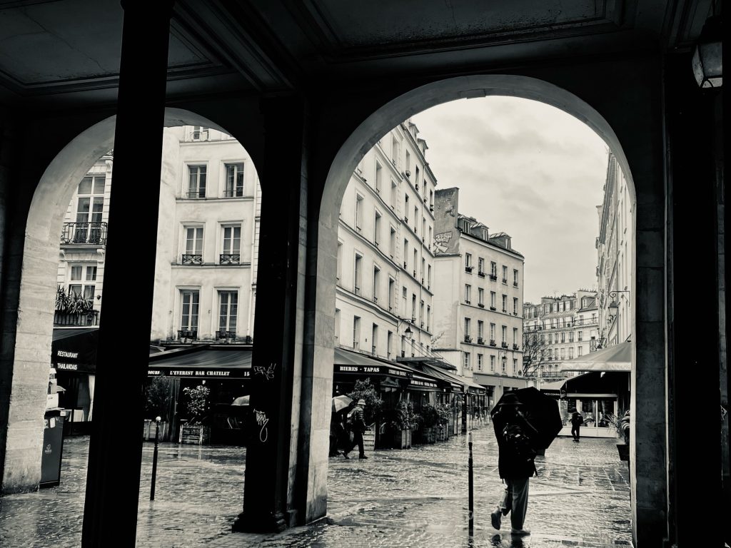 Paris sous la pluie par Parisies
