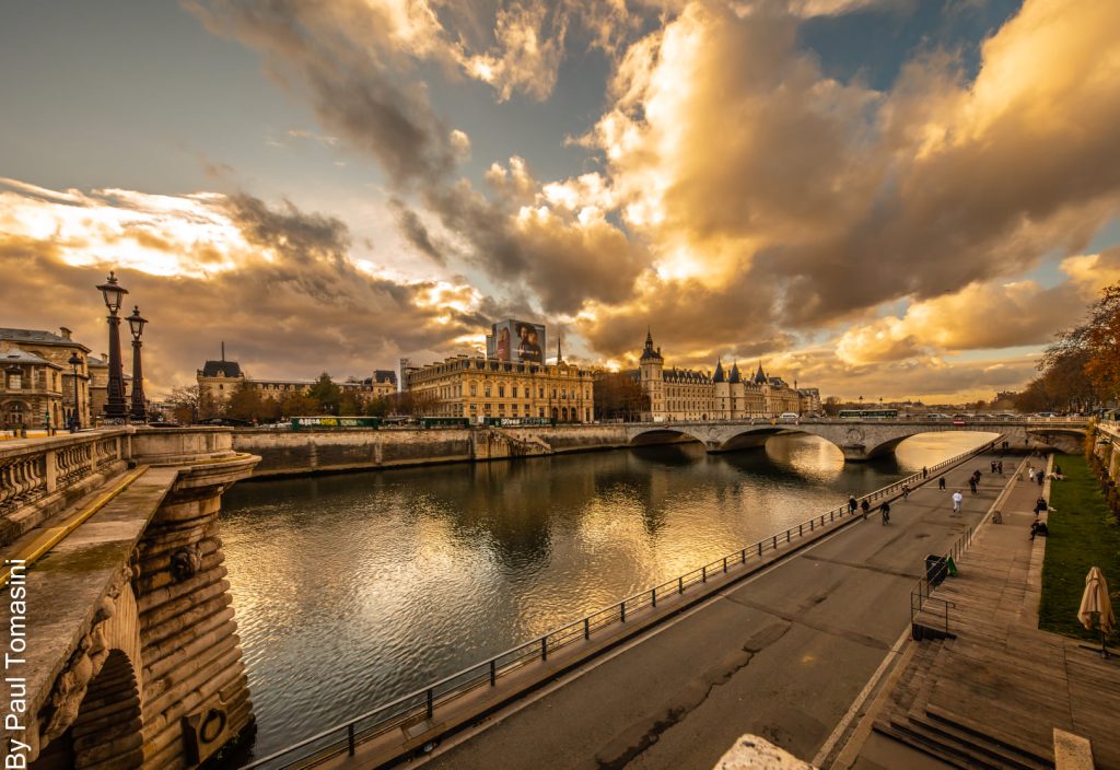 Où Voir les Couchers de Soleil sur Paris : Guide des Meilleurs Endroits 7 La Seine et la Conciergerie en fin de journée
