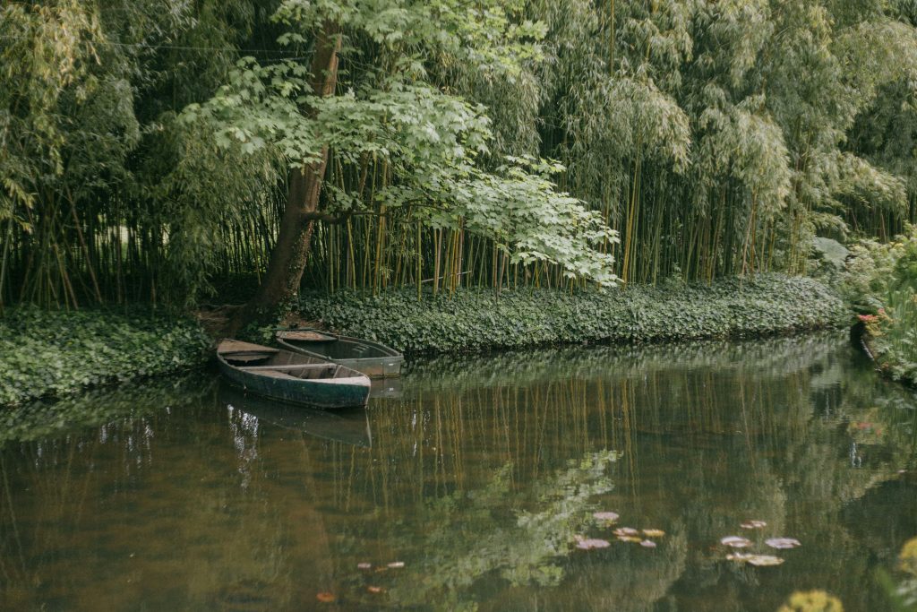Top 5 des escapades à moins d'une heure de train depuis Paris 4 Barque sur l'étang. Giverny