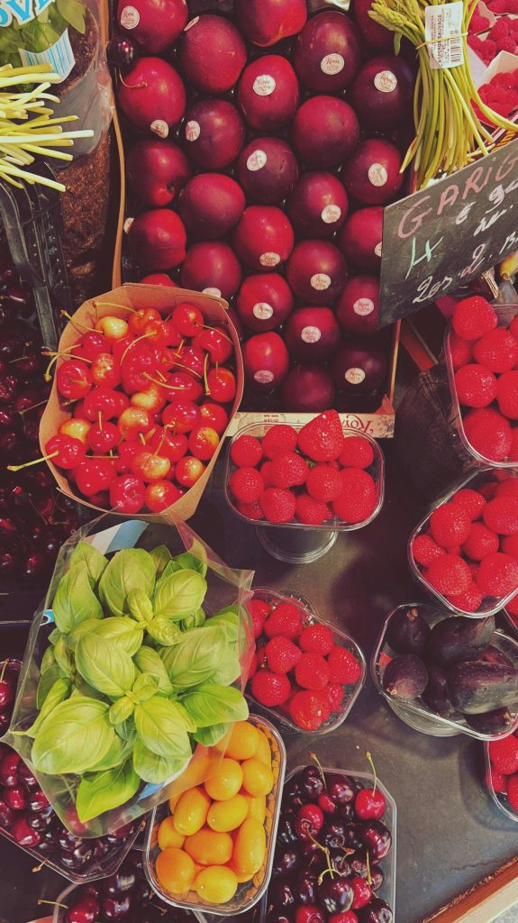 " Paris en septembre: Activités Incontournables et Balades Secrètes". 6 Paris en septembre Marchés et dégustations.