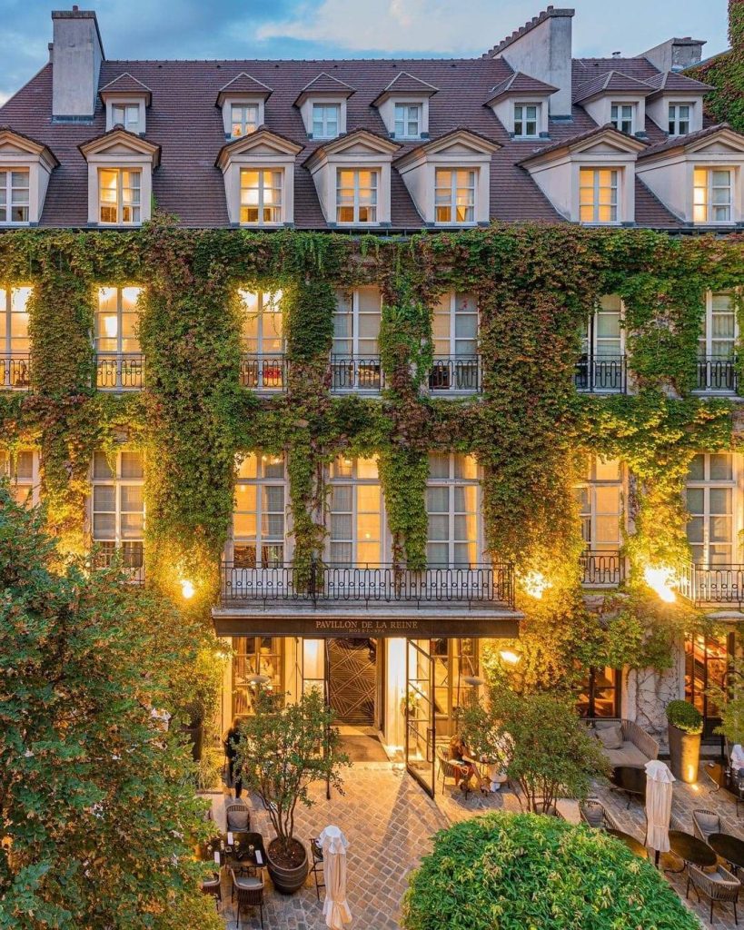 20 Hôtels de Charme à Paris : Guide des Adresses Incontournables. 5 Hôtel " Le pavillon de la Reine ", Place des Vosges, Paris (Fr.)