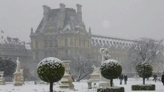 Jardin des Tuileries sous la neige en Décembre